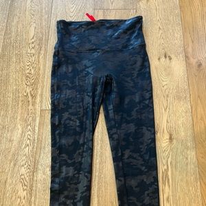 SPANX leggings Camo size XL
